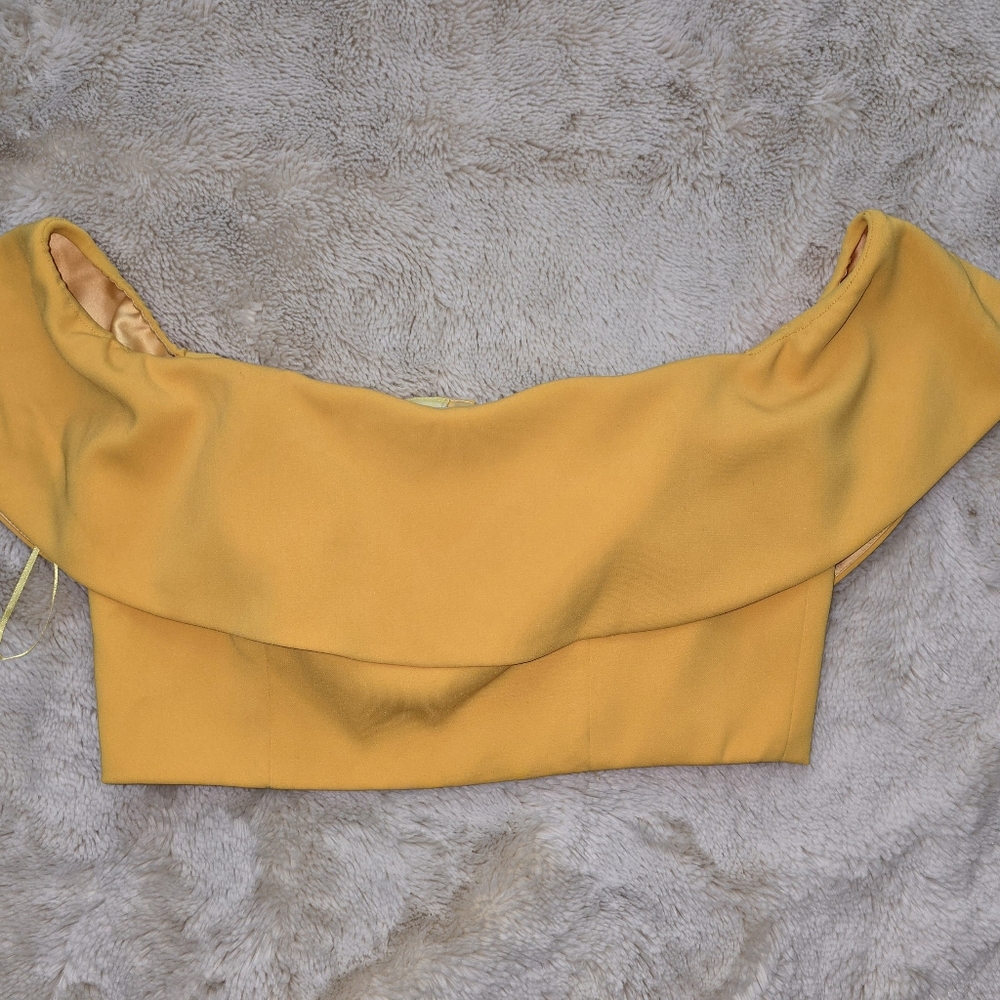 JAY GODFREY Elegant Yellow Off-Shoulder Women's Crop Top